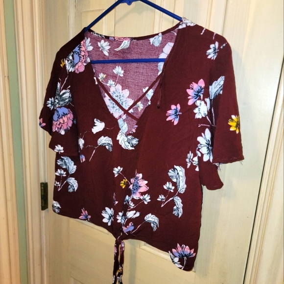 Mudd Tops - NWOT Mudd Misses sz  XL cropped Floral Shirt